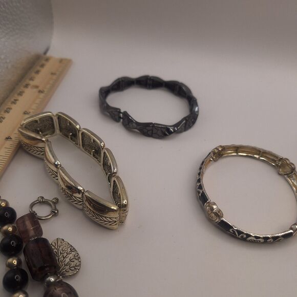 Lot Of 16 Used Unbranded Bracelets - Picture 8 of 9